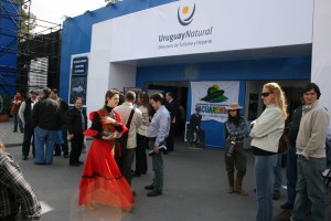 Grata visita en Stand ministerio de Turismo Prado 2010